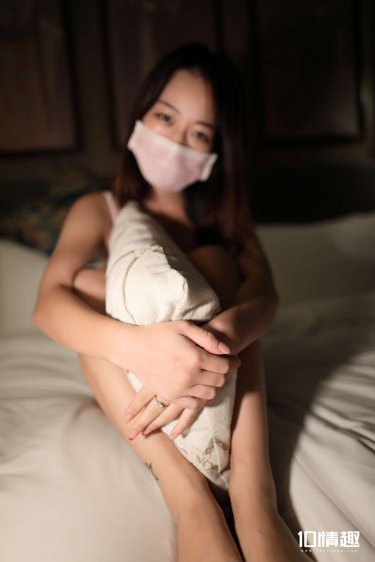 抬起一条腿对正往里怼